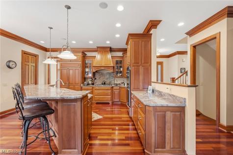 1088 River Woods Drive Hinckley OH 44233