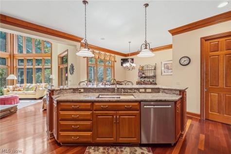 1088 River Woods Drive Hinckley OH 44233