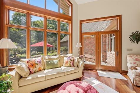 1088 River Woods Drive Hinckley OH 44233