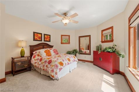 1088 River Woods Drive Hinckley OH 44233