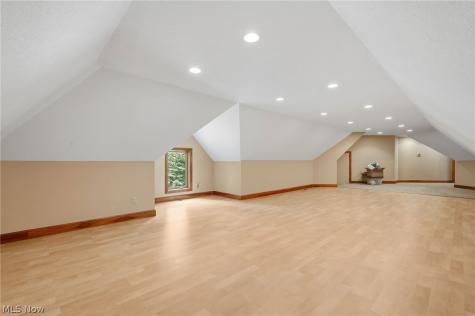 1088 River Woods Drive Hinckley OH 44233