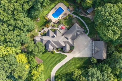 1088 River Woods Drive Hinckley OH 44233