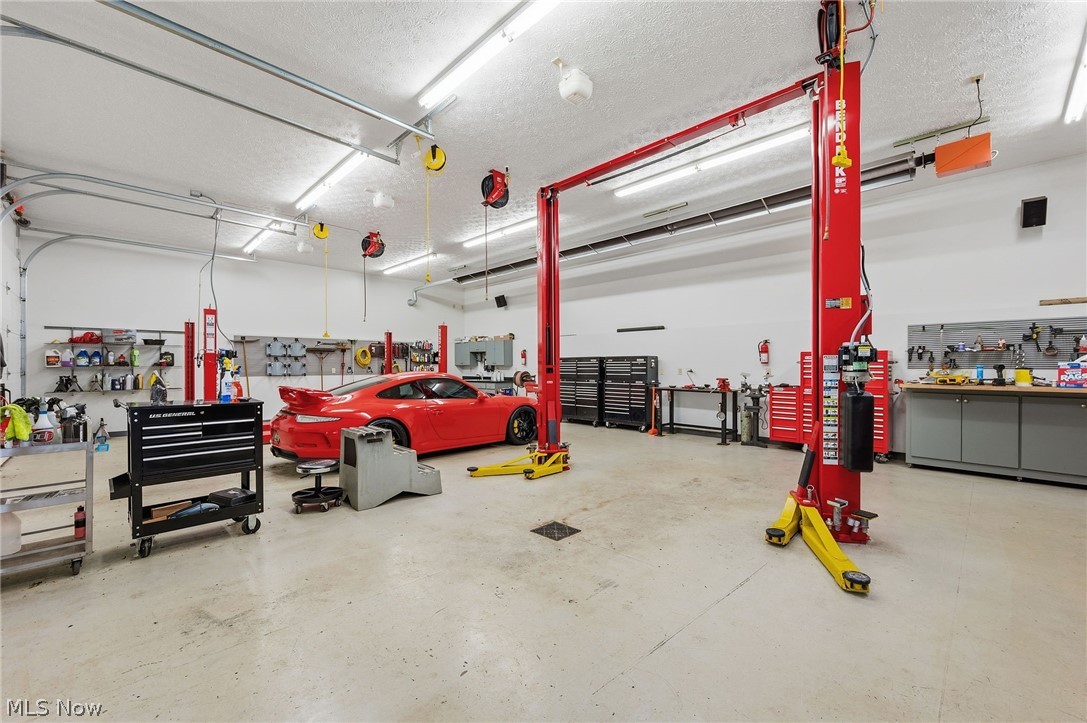 1088 River Woods Drive Hinckley OH 44233