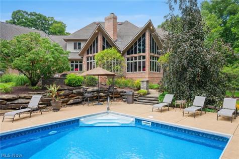 1088 River Woods Drive Hinckley OH 44233