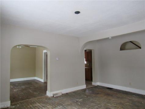 406 W Indiana Avenue Sebring OH 44672