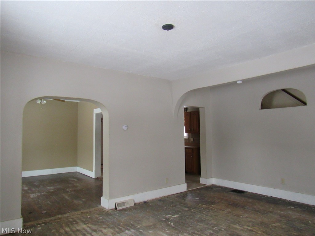 406 W Indiana Avenue Sebring OH 44672