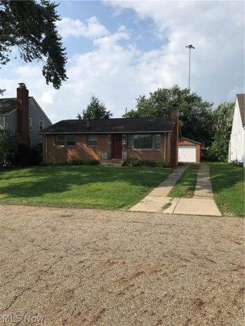 1017 Milford Street NE Canton OH 44714