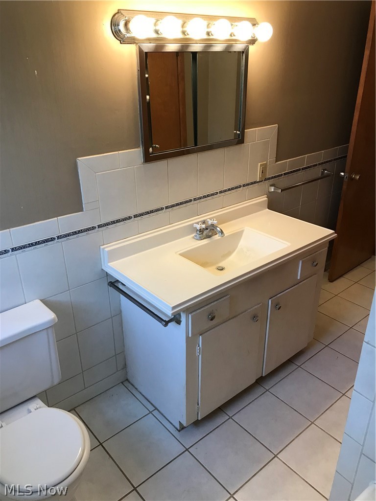 1017 Milford Street NE Canton OH 44714