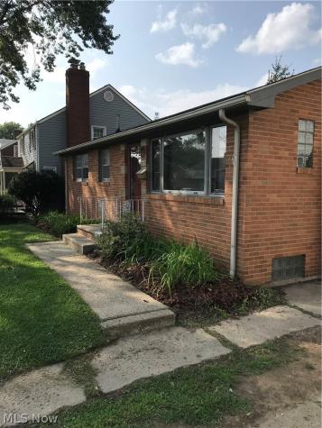 1017 Milford Street NE Canton OH 44714