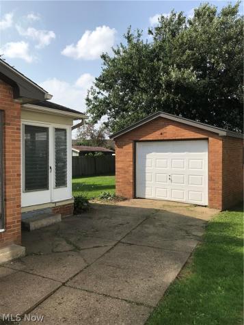 1017 Milford Street NE Canton OH 44714