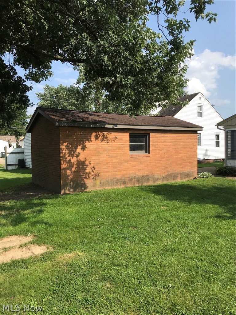 1017 Milford Street NE Canton OH 44714