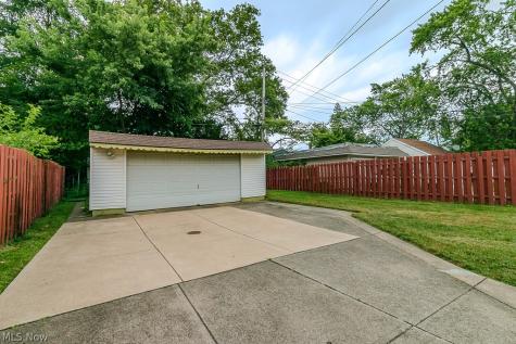 9815 Parkview Avenue Garfield Heights OH 44125