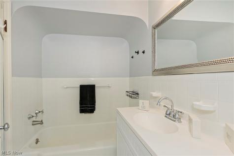 2619 Traymore Road University Heights OH 44118