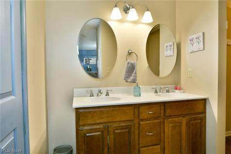 541 N Rhodes Avenue Niles OH 44446