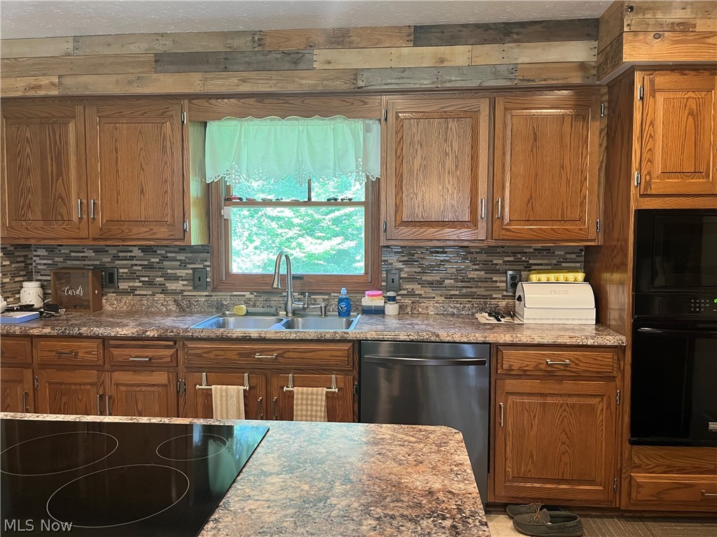2967 Mineral City Zoar Road NE Bolivar OH 44612