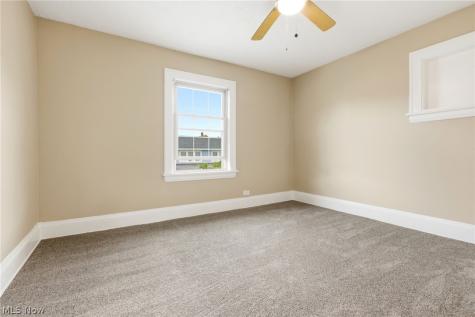 1521 Blossom Park Avenue Lakewood OH 44107