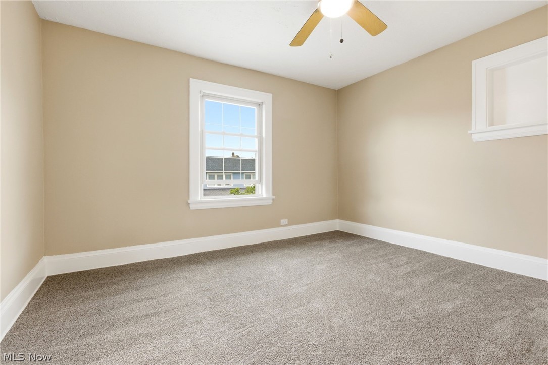 1521 Blossom Park Avenue Lakewood OH 44107