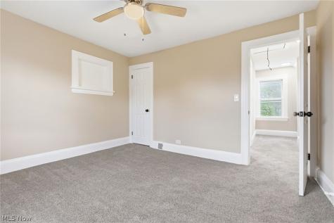 1521 Blossom Park Avenue Lakewood OH 44107