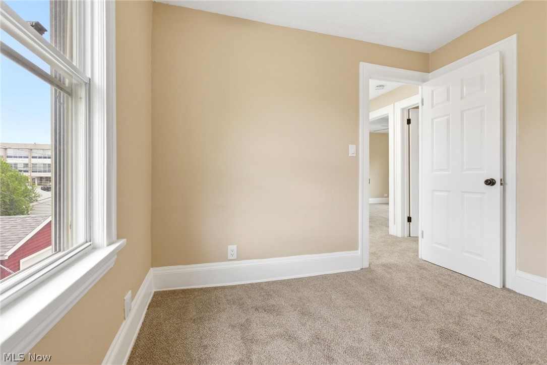 1521 Blossom Park Avenue Lakewood OH 44107