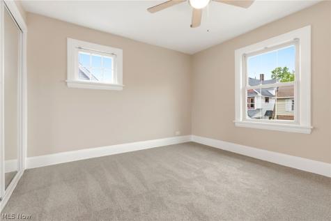 1521 Blossom Park Avenue Lakewood OH 44107