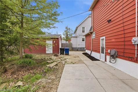 1521 Blossom Park Avenue Lakewood OH 44107