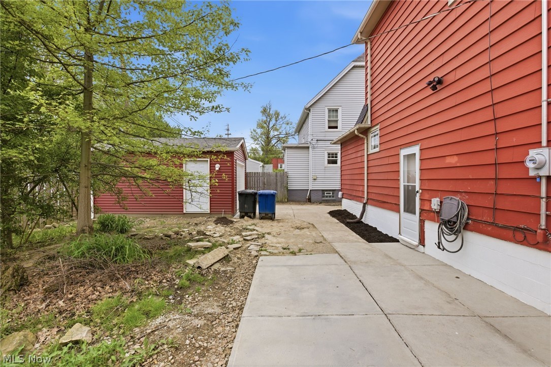 1521 Blossom Park Avenue Lakewood OH 44107