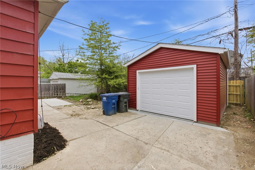 1521 Blossom Park Avenue Lakewood OH 44107