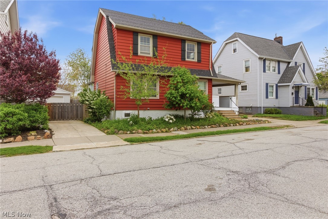 1521 Blossom Park Avenue Lakewood OH 44107