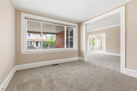 1521 Blossom Park Avenue Lakewood OH 44107