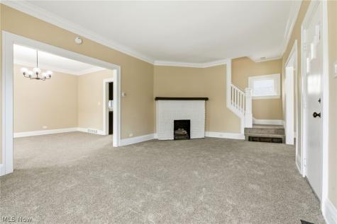 1521 Blossom Park Avenue Lakewood OH 44107