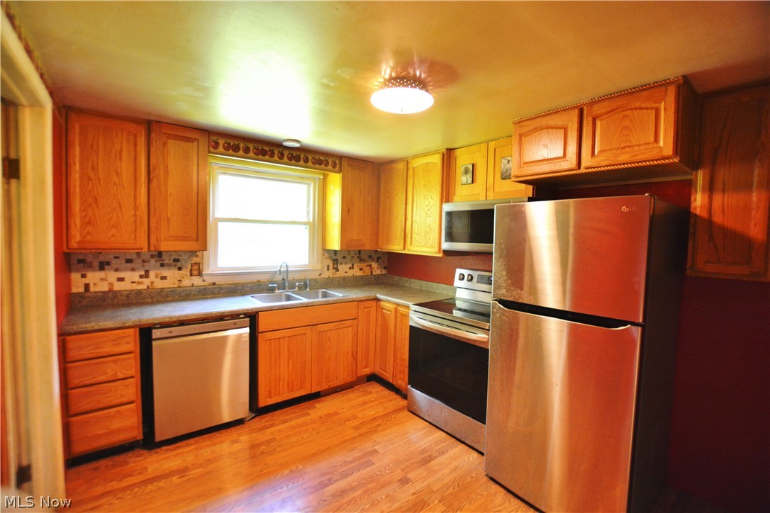 12516 Lake Drive Burton OH 44021