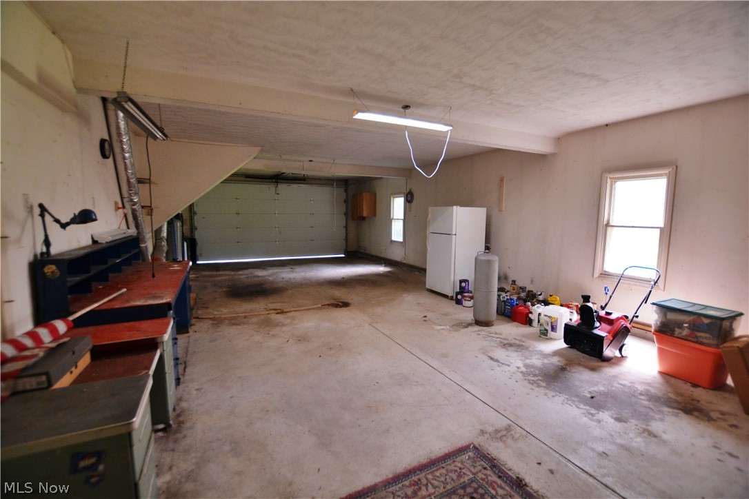 12516 Lake Drive Burton OH 44021