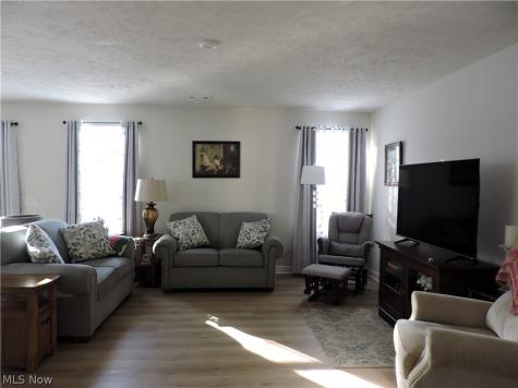129 W Spring Drive Elyria OH 44035
