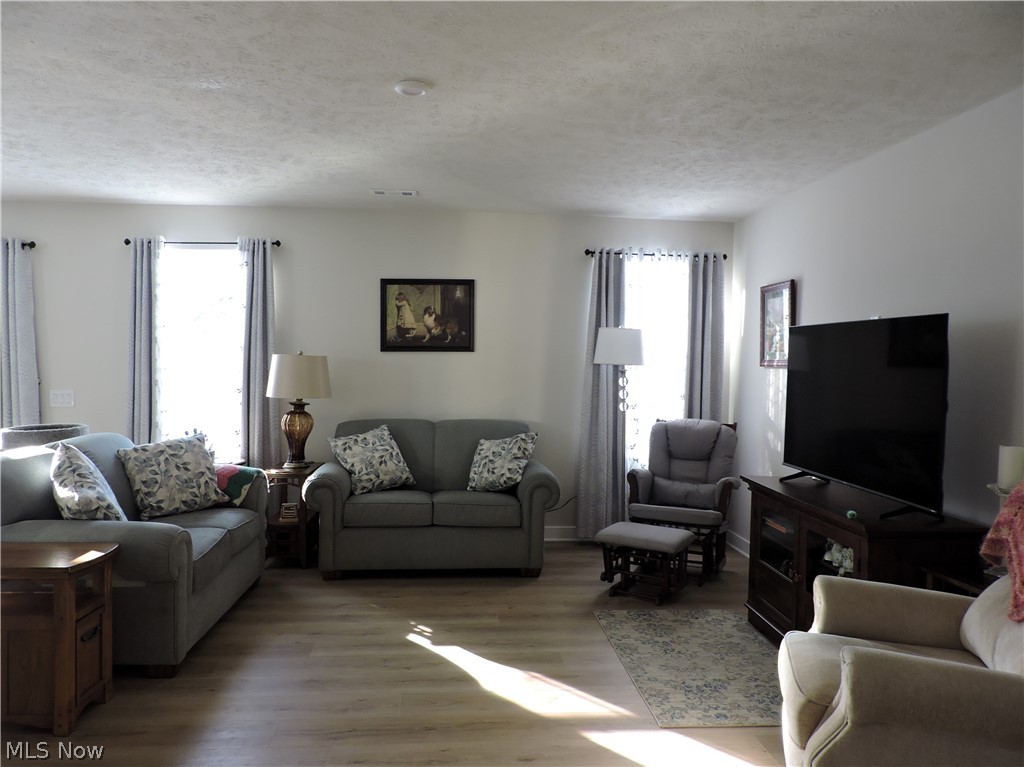 129 W Spring Drive Elyria OH 44035