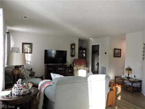 129 W Spring Drive Elyria OH 44035