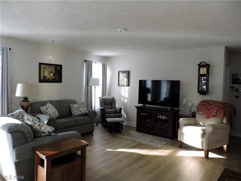 129 W Spring Drive Elyria OH 44035