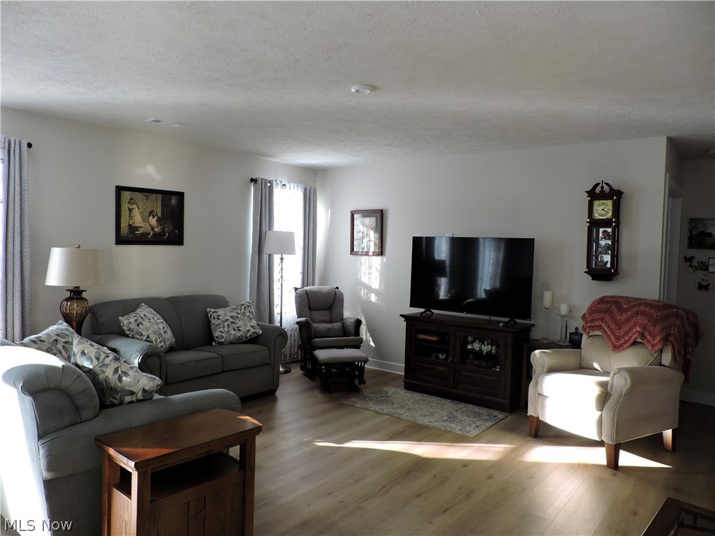 129 W Spring Drive Elyria OH 44035
