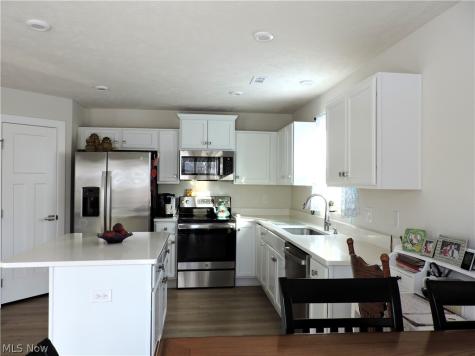 129 W Spring Drive Elyria OH 44035
