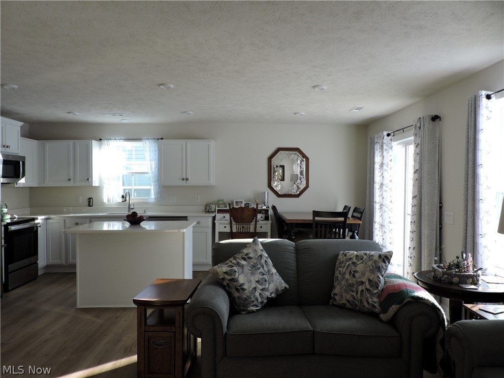 129 W Spring Drive Elyria OH 44035