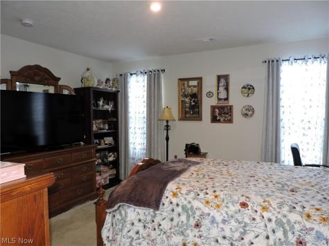 129 W Spring Drive Elyria OH 44035