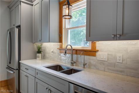 1503 Waterbury Road Lakewood OH 44107