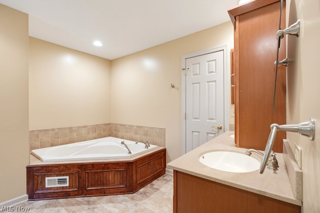 488 Schooner Lane Northfield Center OH 44067