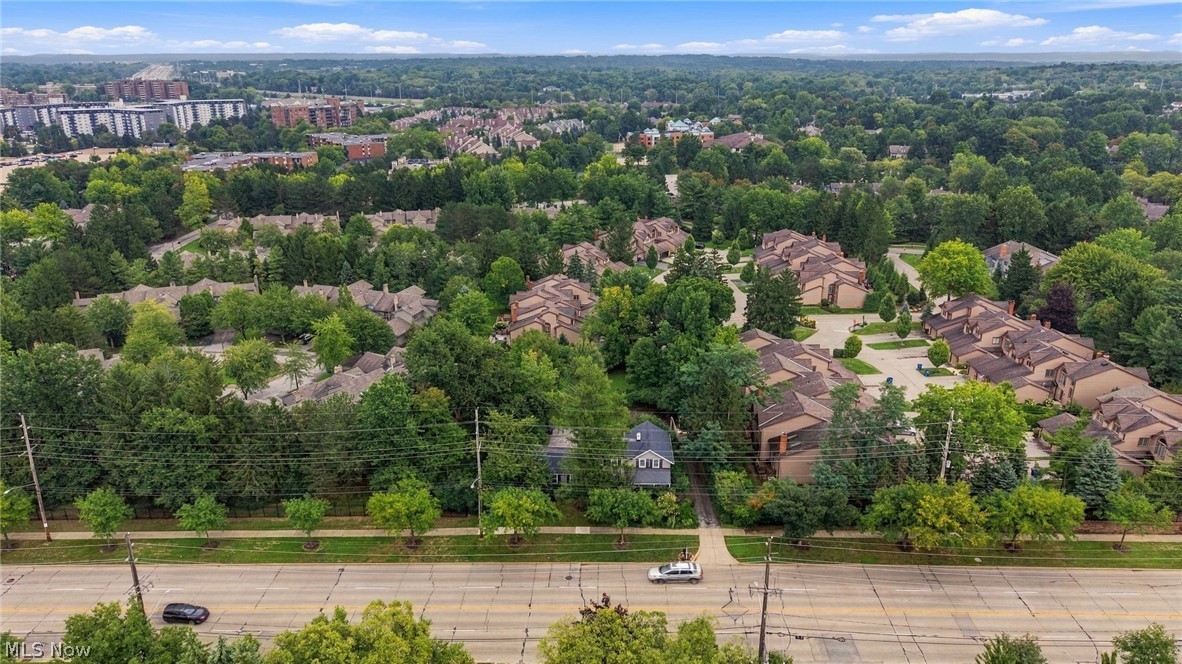 2389 Richmond Road Beachwood OH 44122