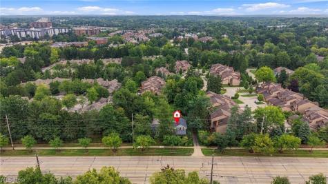 2389 Richmond Road Beachwood OH 44122