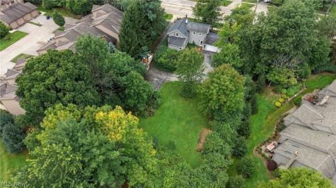 2389 Richmond Road Beachwood OH 44122