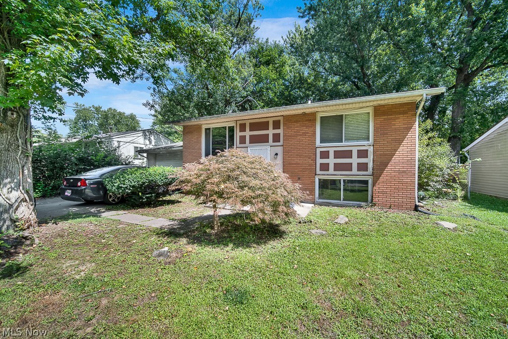 940 Lovers Lane NW Warren OH 44485