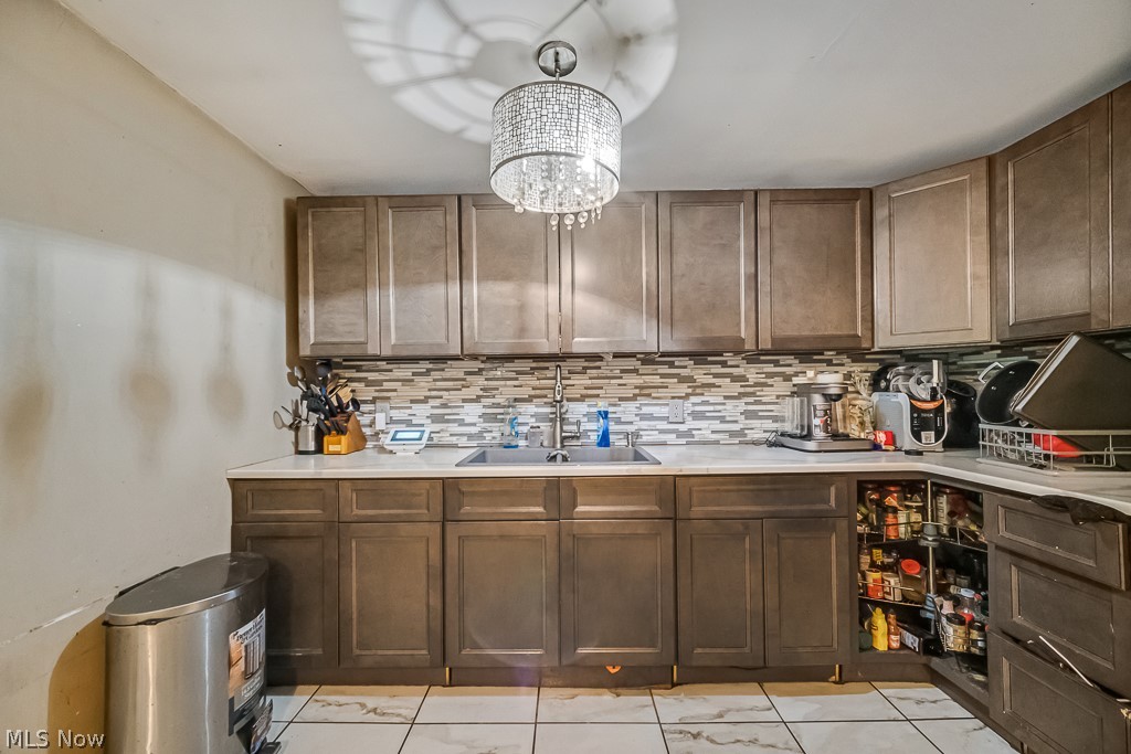 940 Lovers Lane NW Warren OH 44485