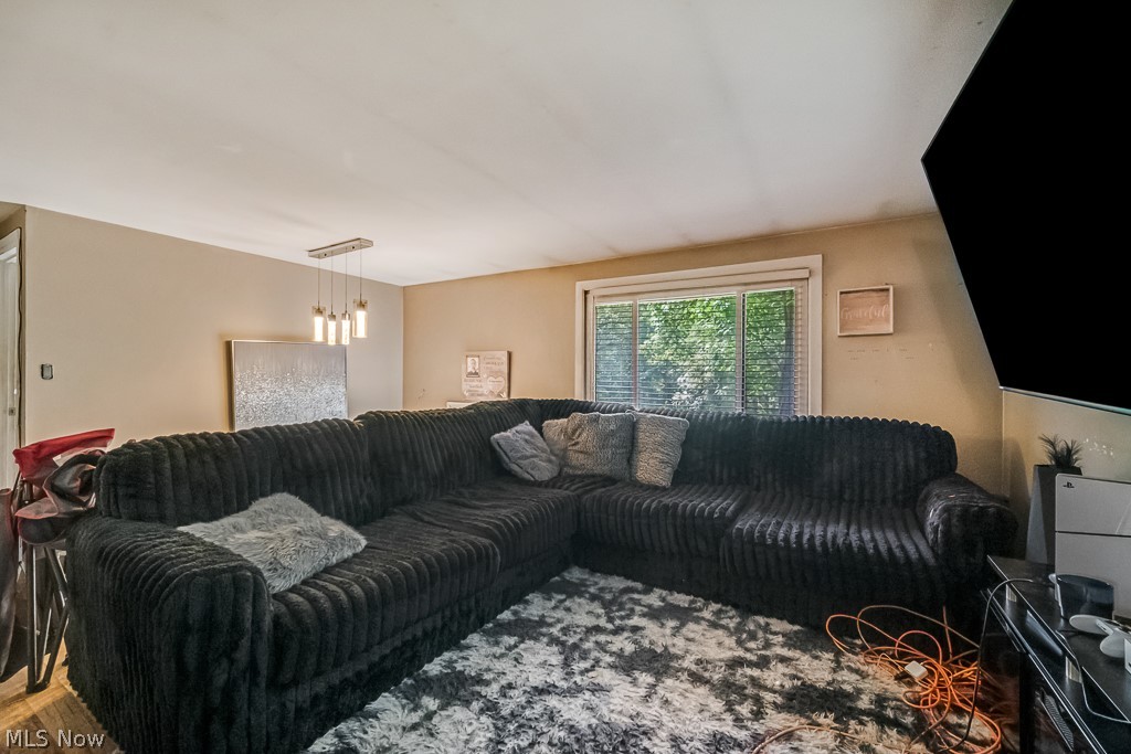 940 Lovers Lane NW Warren OH 44485