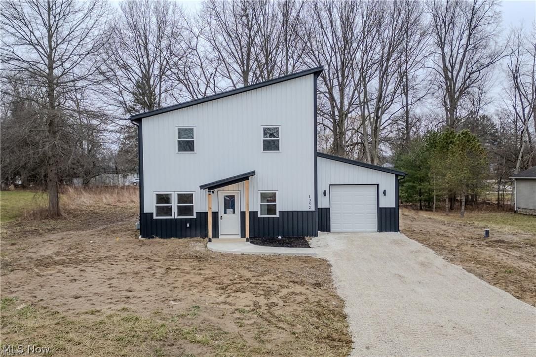 1352 Hillcrest Drive Atwater OH 44201