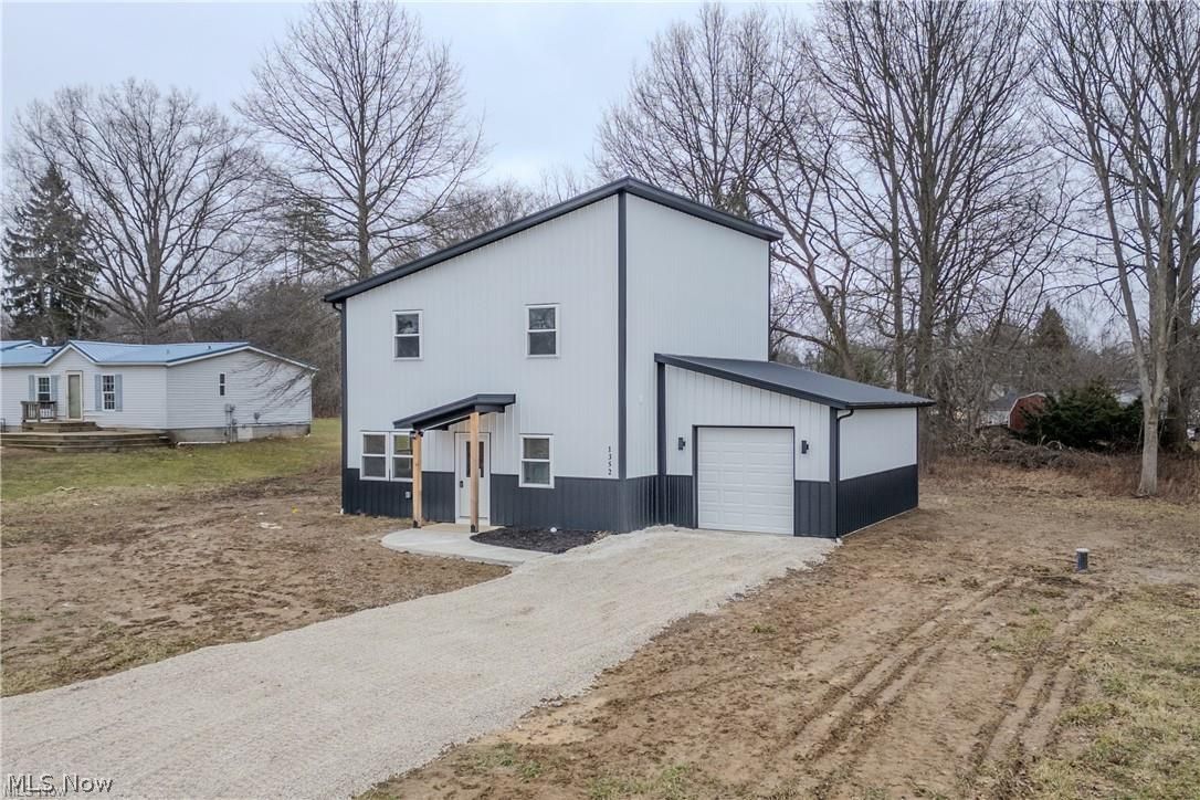 1352 Hillcrest Drive Atwater OH 44201
